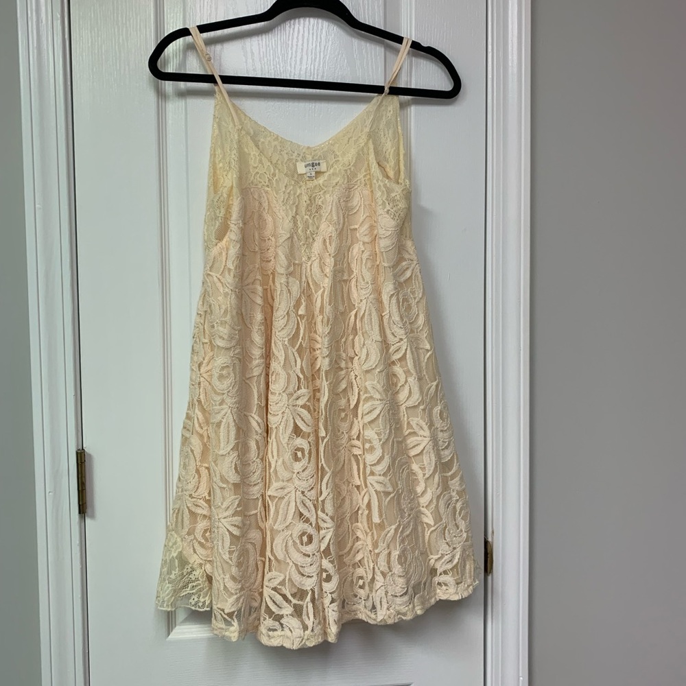 Lady’s Sheer Lace Dress by Umgee size Small